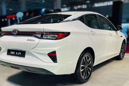 کی ام سی EJ7 142 کیلووات - 2024