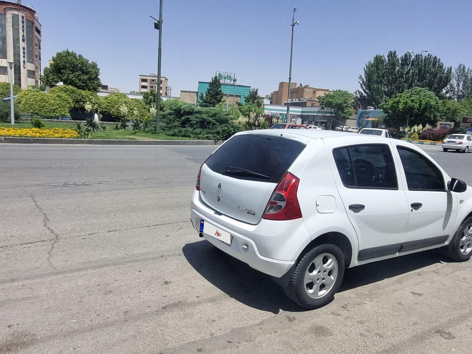 رنو ساندرو دنده ای - 1396