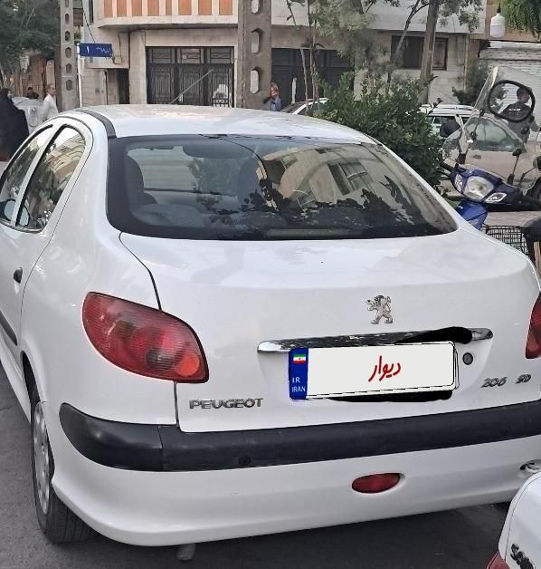 پژو ۲۰۶ صندوق دار v8 - 1395