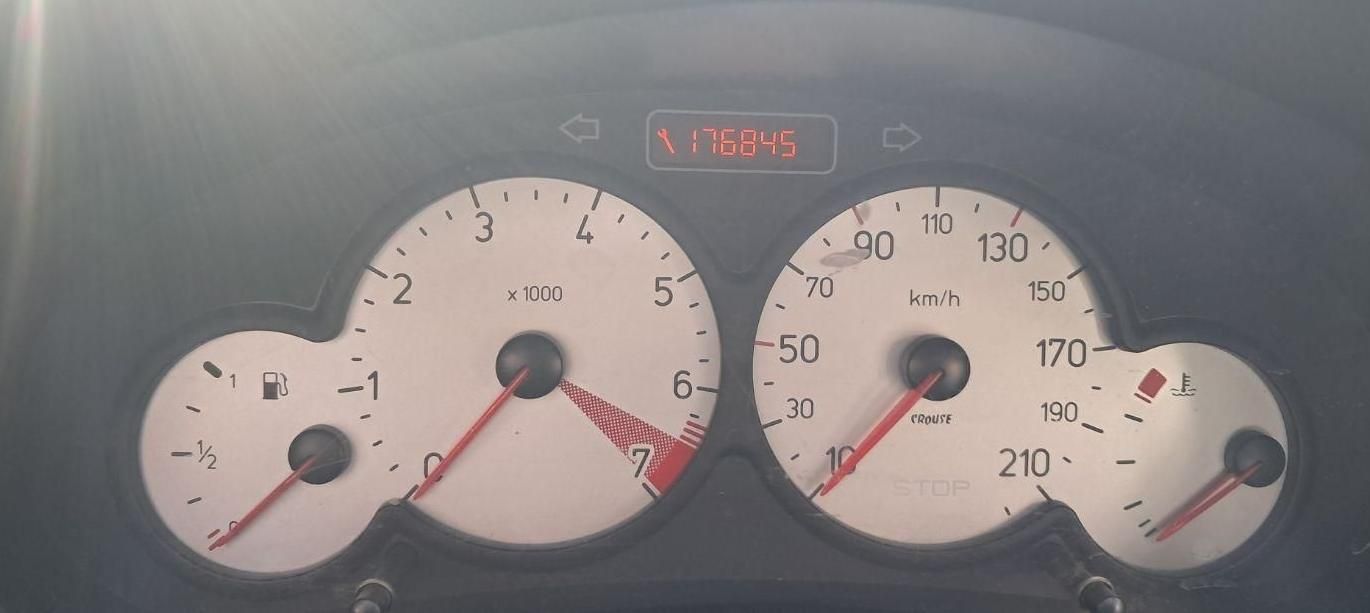 پژو ۲۰۶ صندوق دار v8 - 1395