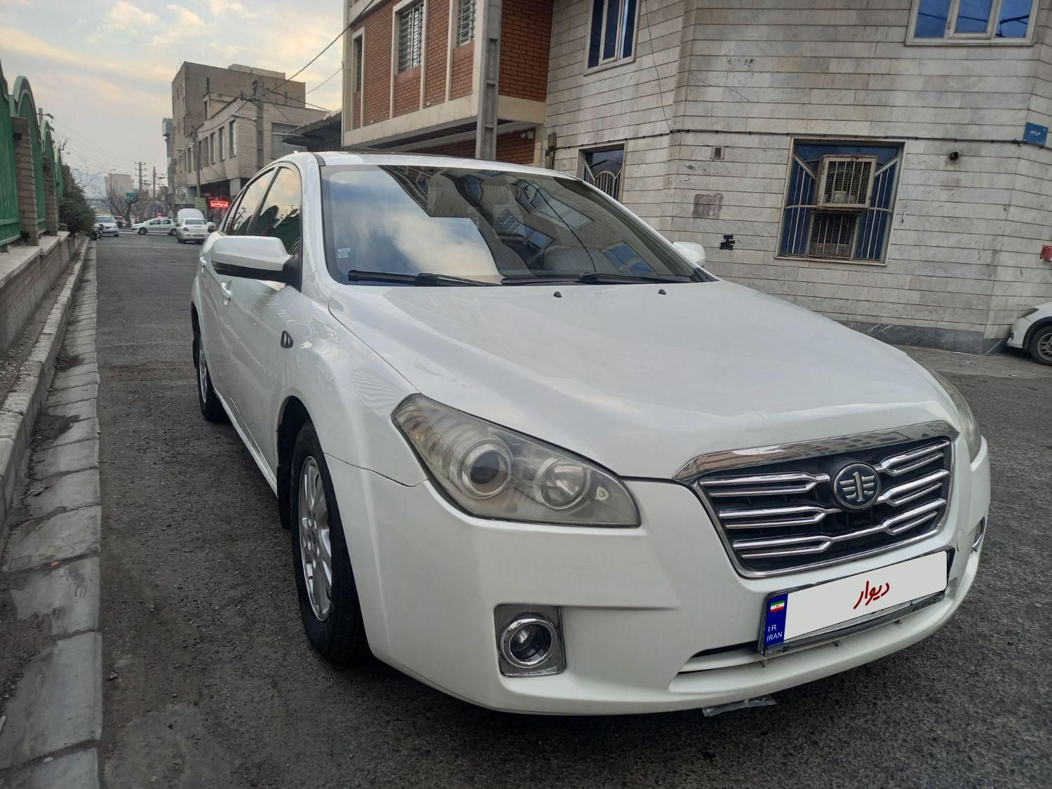 بسترن B50 اتوماتیک - 2014