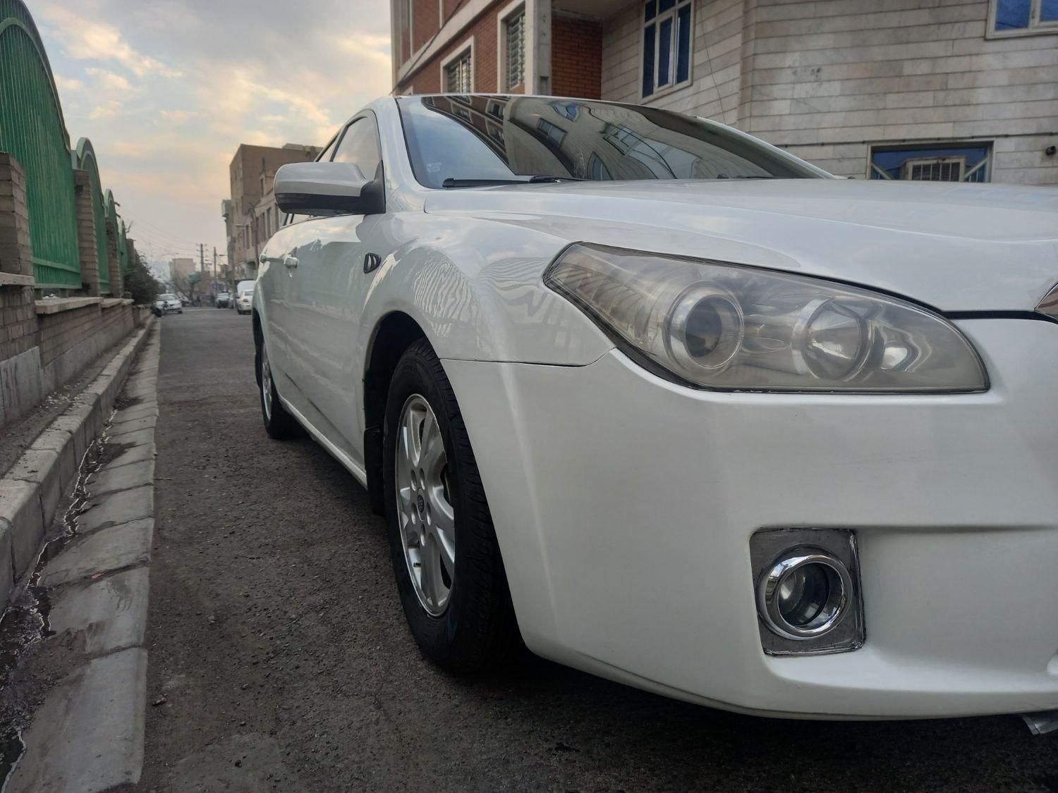 بسترن B50 اتوماتیک - 2014