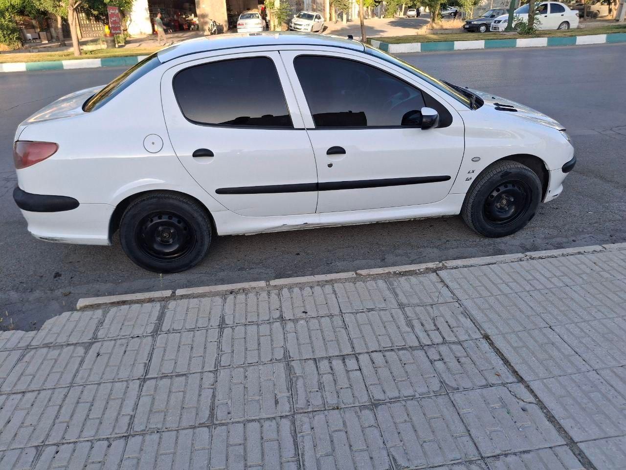 پژو ۲۰۶ صندوق دار v8 - 1390