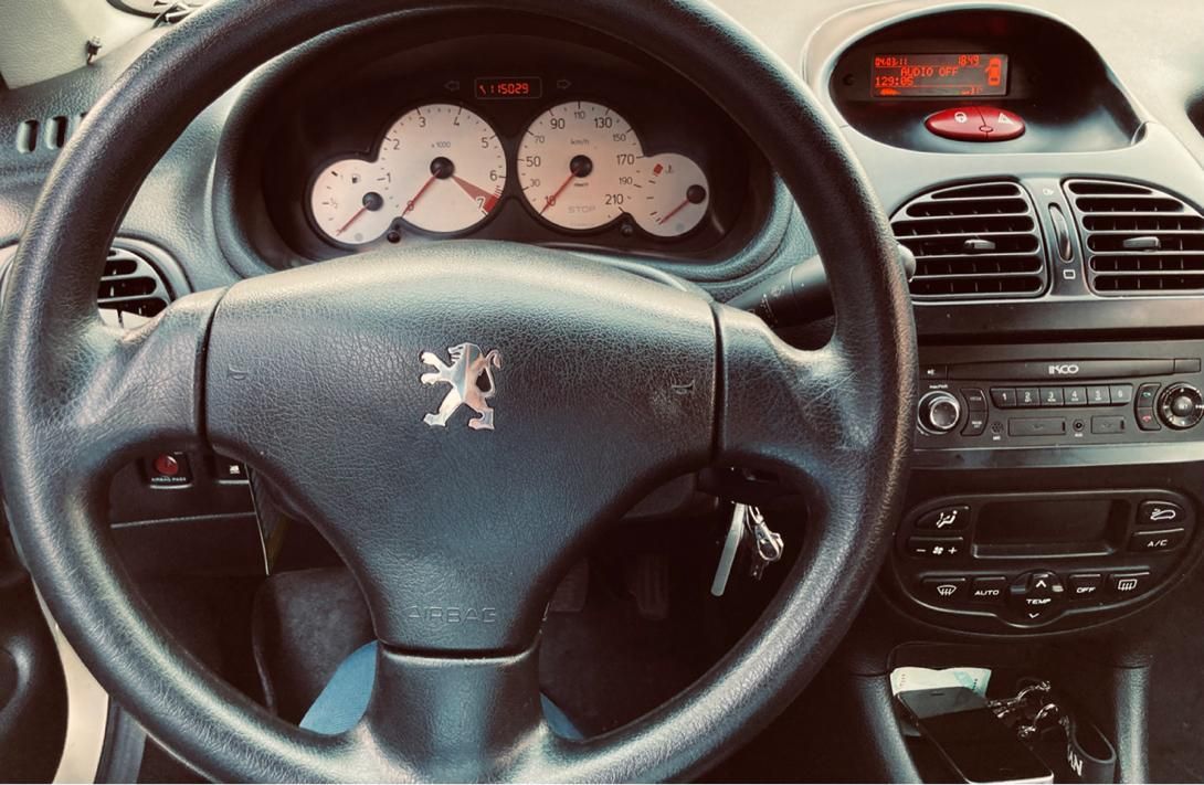 پژو ۲۰۶ صندوق دار v8 - 1399