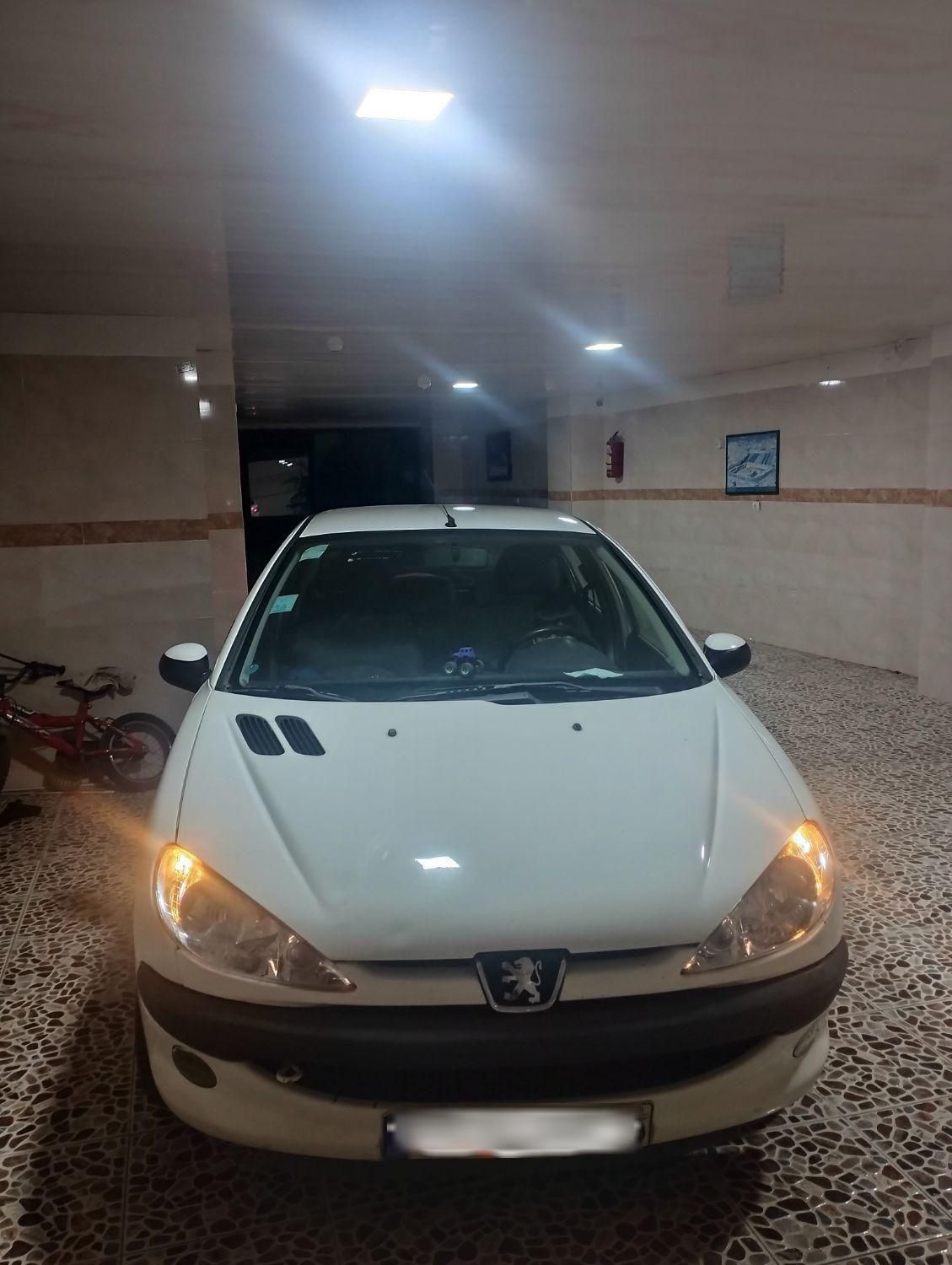 پژو ۲۰۶ صندوق دار v8 - 1393