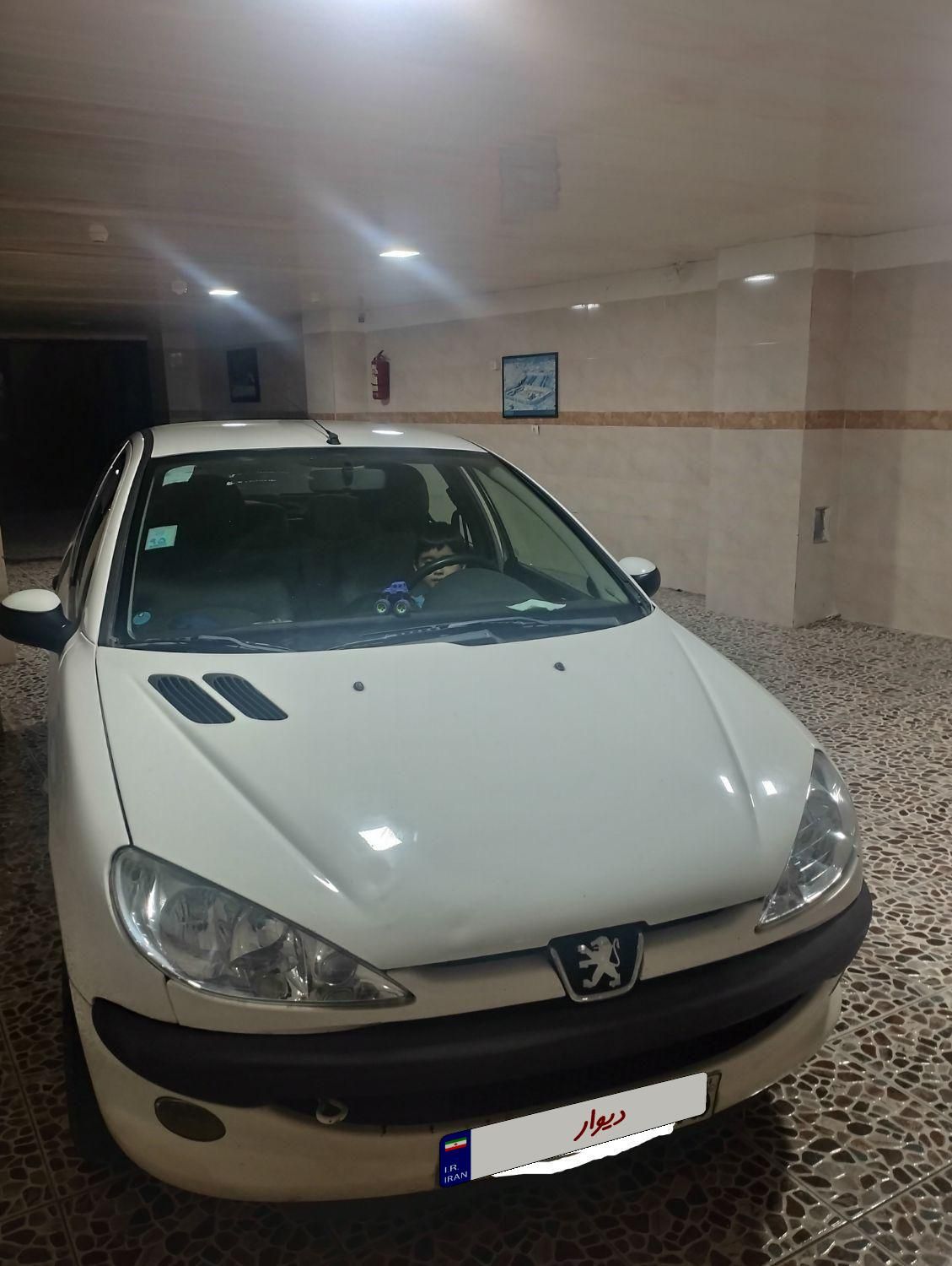 پژو ۲۰۶ صندوق دار v8 - 1393