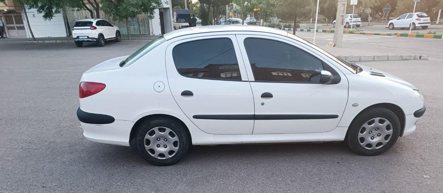 پژو ۲۰۶ صندوق دار v8 - 1396