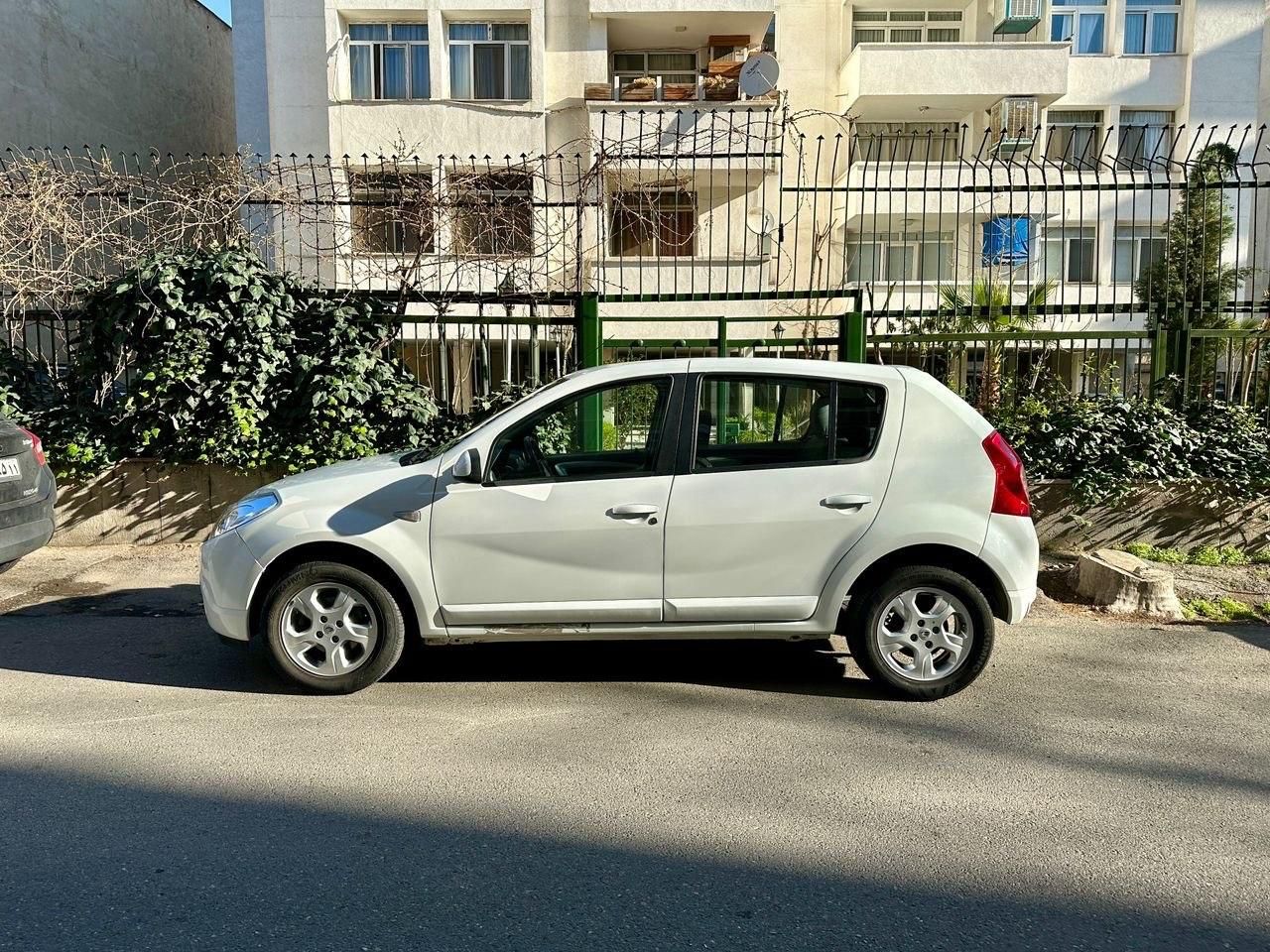 خودرو رنو، ساندرو آگهی ann_18471123