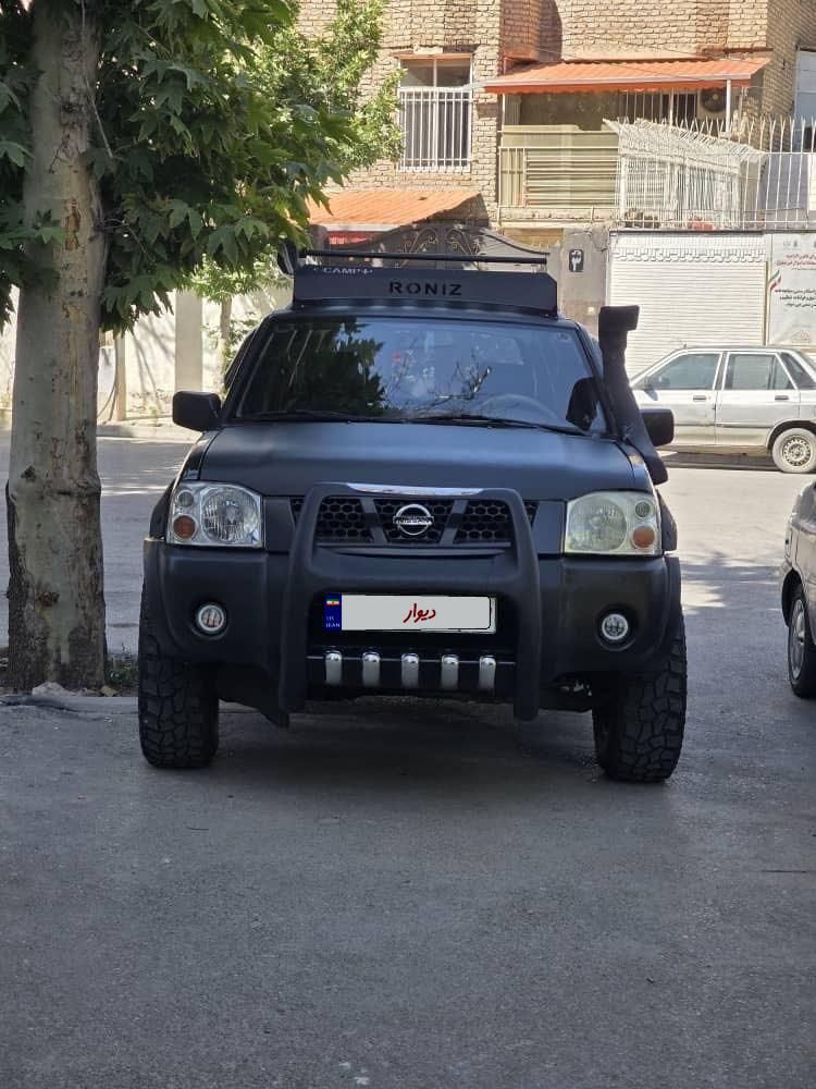 نیسان رونیز دنده‌ای - 2003
