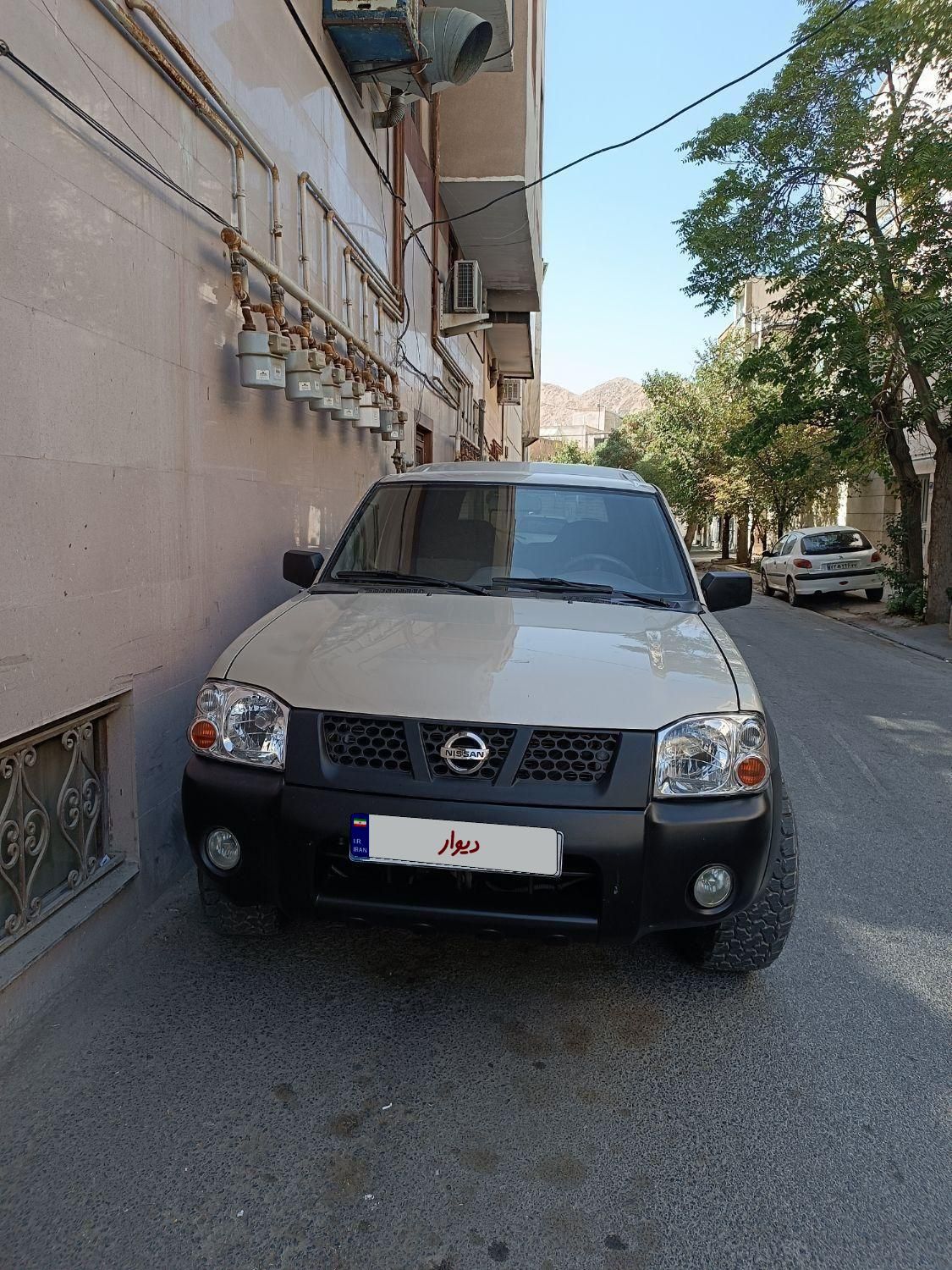 نیسان رونیز دنده‌ای - 2007