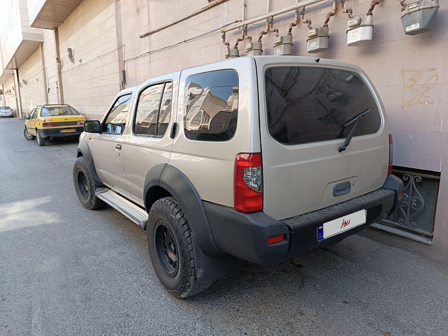 نیسان رونیز دنده‌ای - 2007