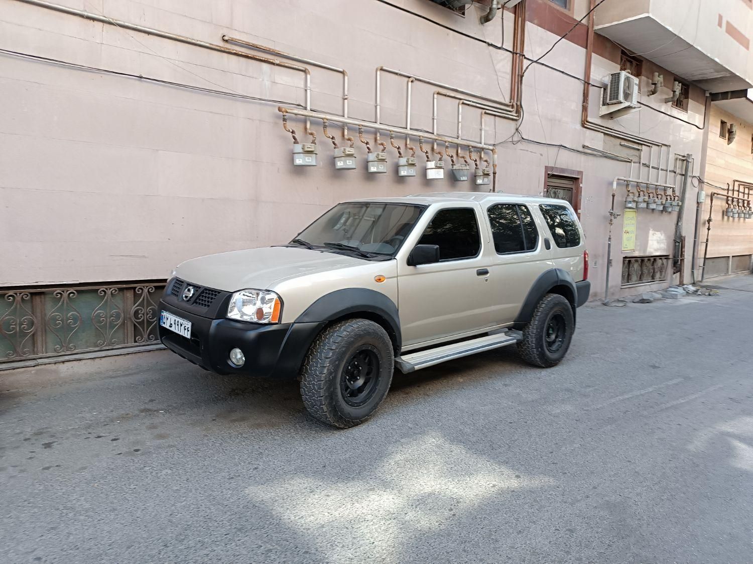 نیسان رونیز دنده‌ای - 2007