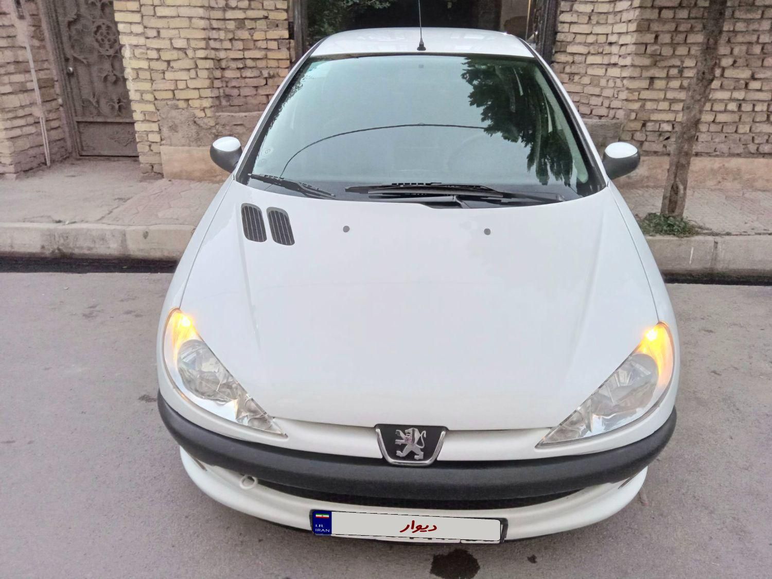 پژو ۲۰۶ صندوق دار v8 - 1397