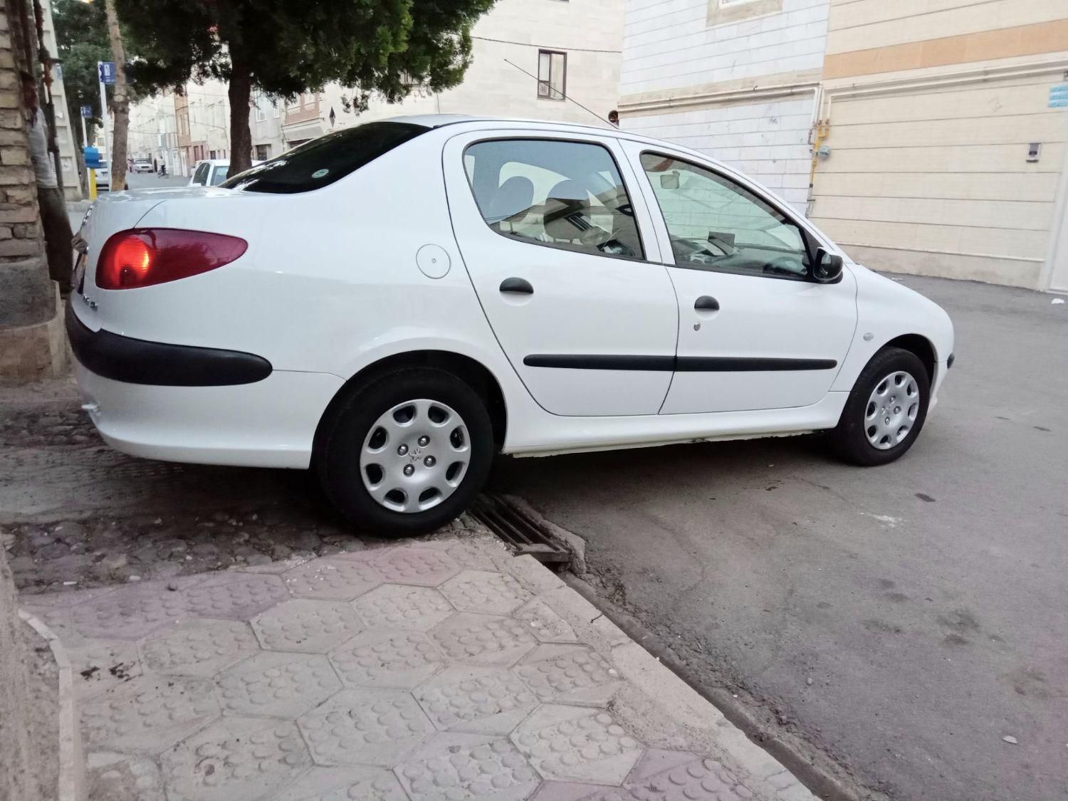 پژو ۲۰۶ صندوق دار v8 - 1397