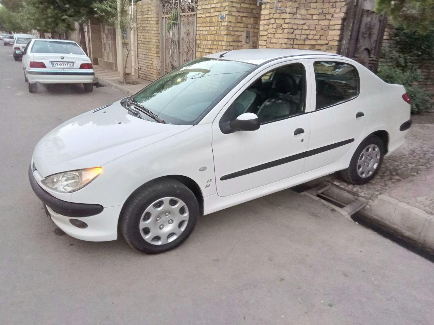 پژو ۲۰۶ صندوق دار v8 - 1397