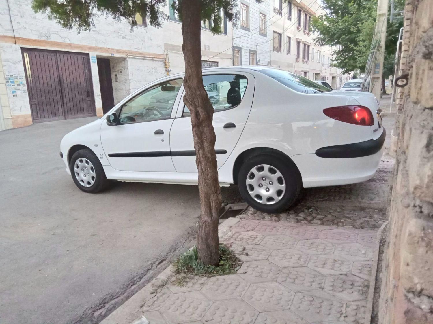 پژو ۲۰۶ صندوق دار v8 - 1397
