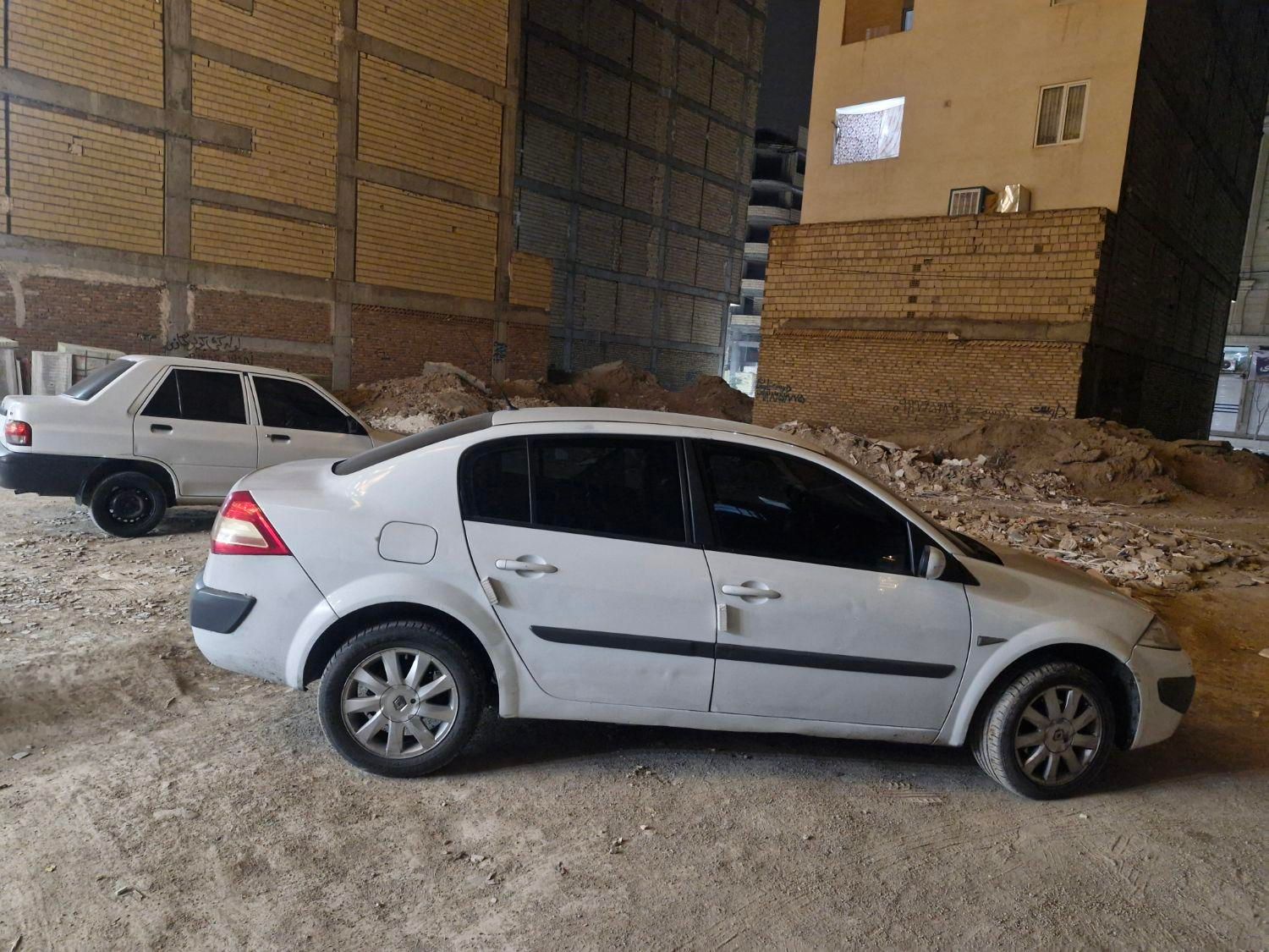 رنو مگان پارس خودرو 2000 - 2012