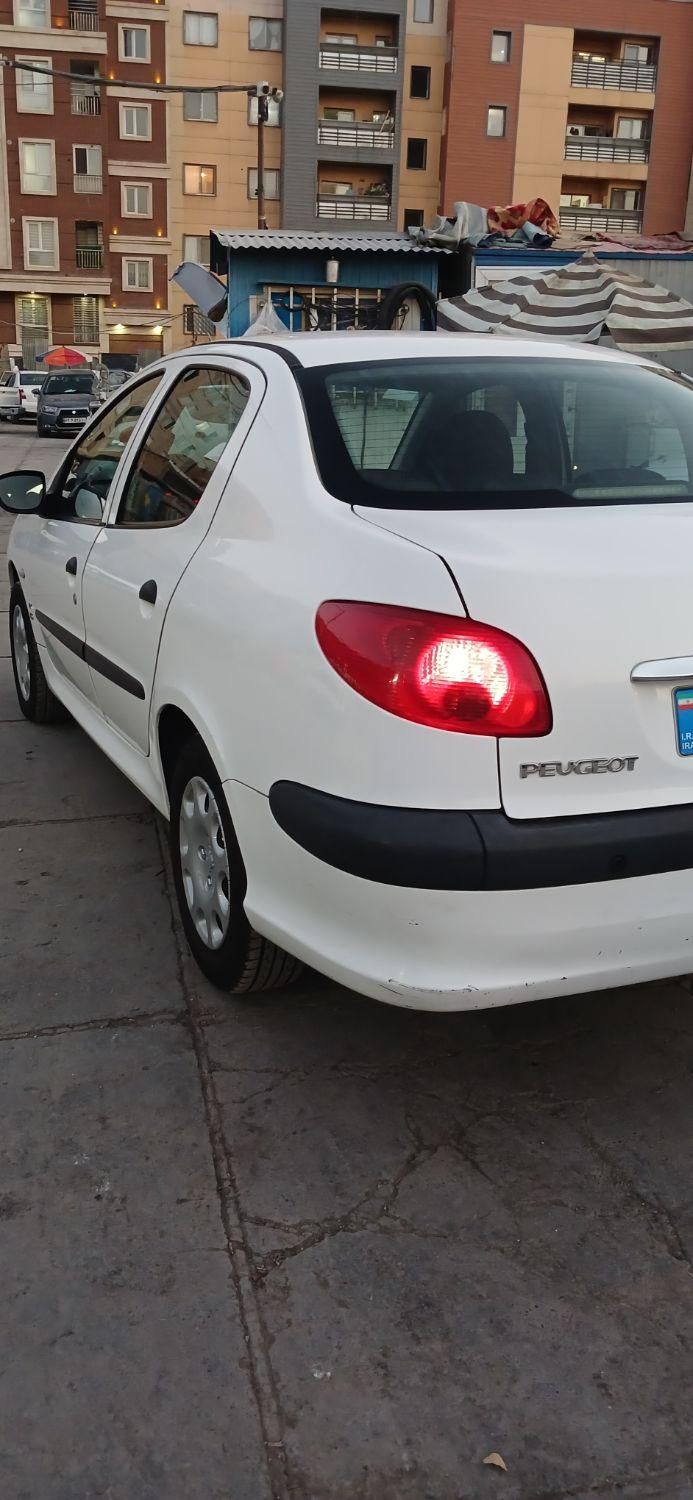 پژو ۲۰۶ صندوق دار v8 - 1397