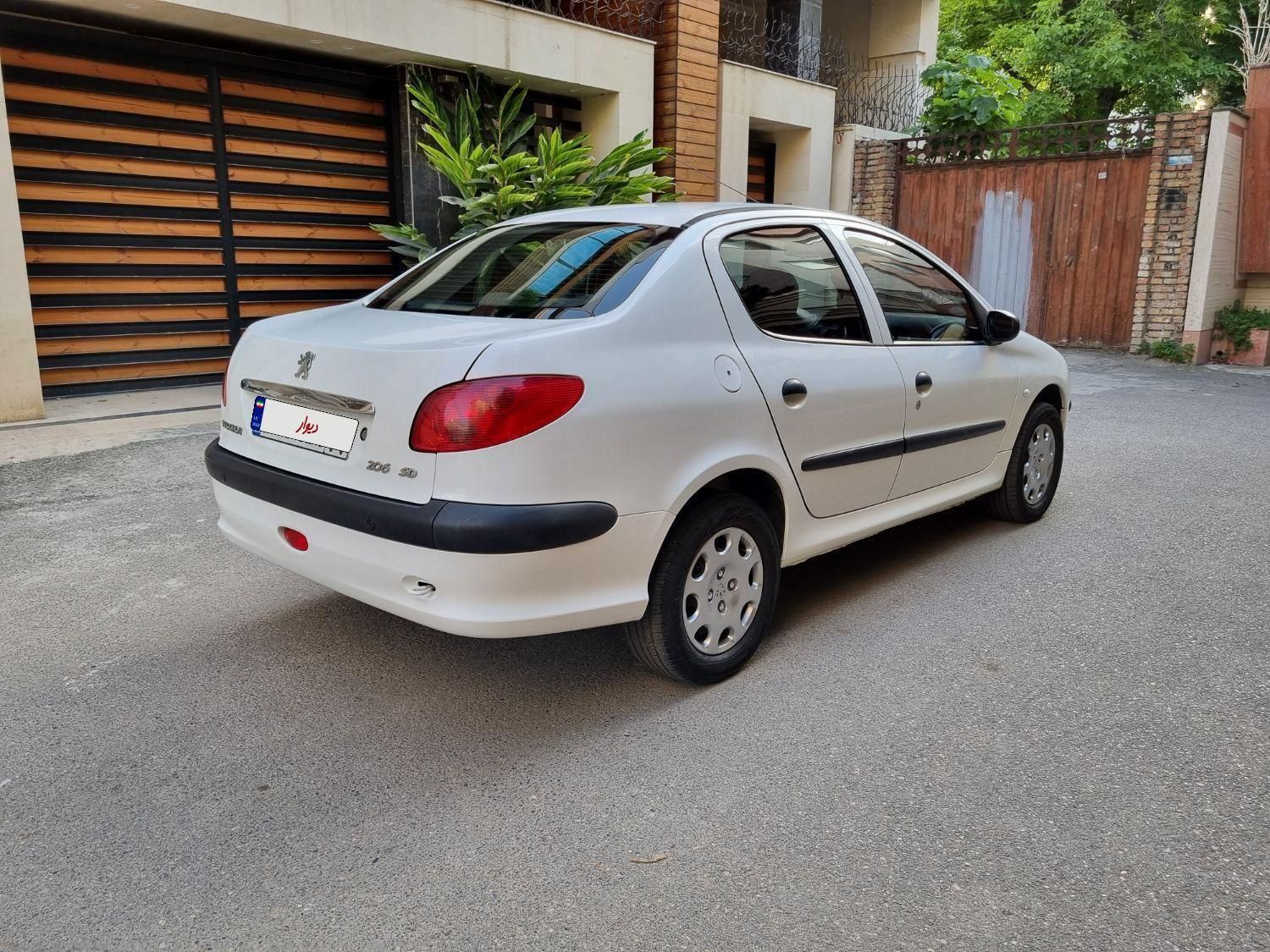 پژو ۲۰۶ صندوق دار v8 - 1396