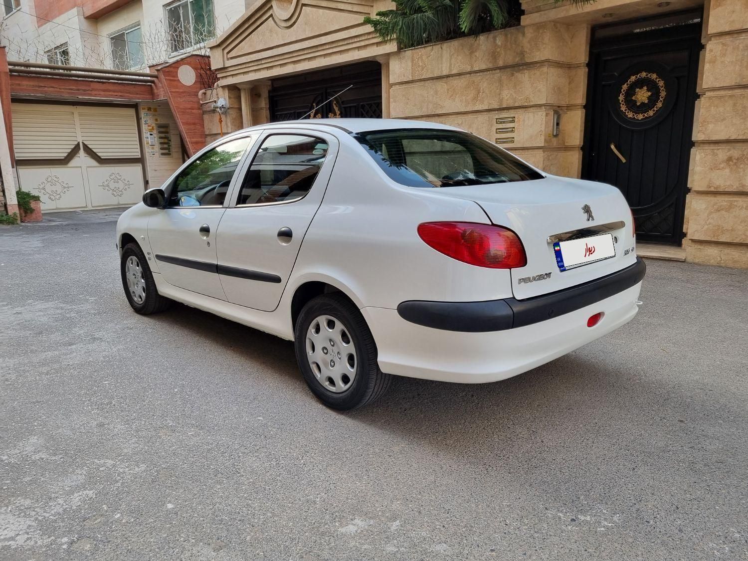 پژو ۲۰۶ صندوق دار v8 - 1396