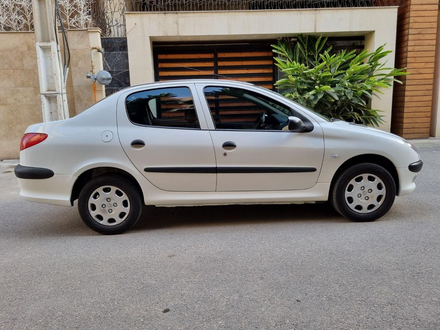 پژو ۲۰۶ صندوق دار v8 - 1396