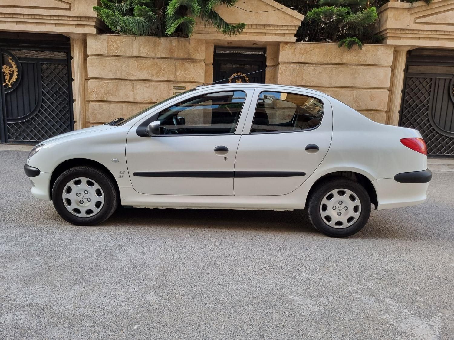 پژو ۲۰۶ صندوق دار v8 - 1396