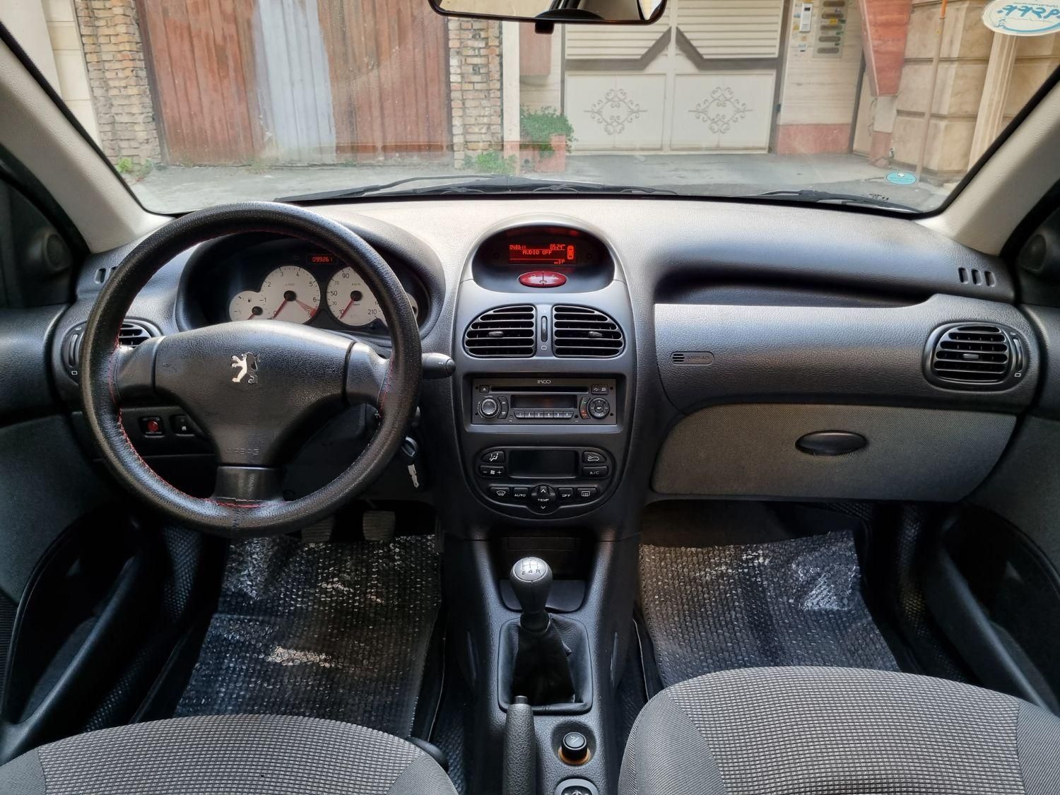 پژو ۲۰۶ صندوق دار v8 - 1396
