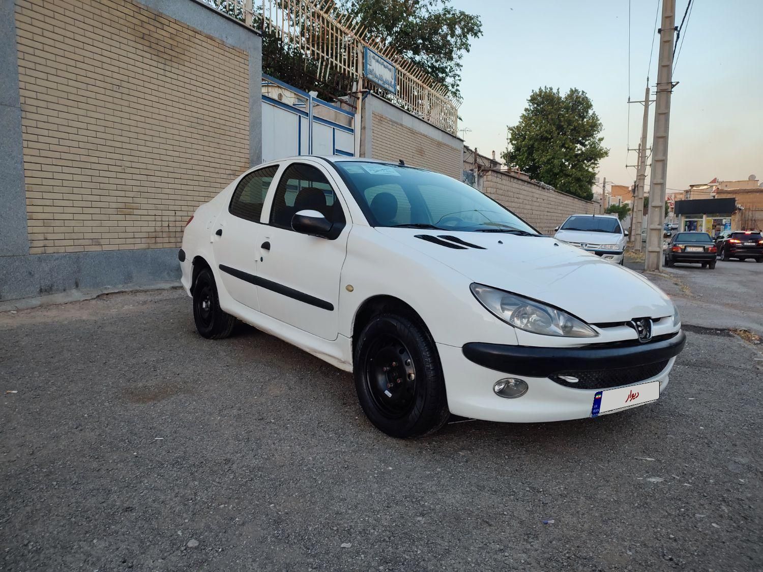 پژو ۲۰۶ صندوق دار v8 - 1392