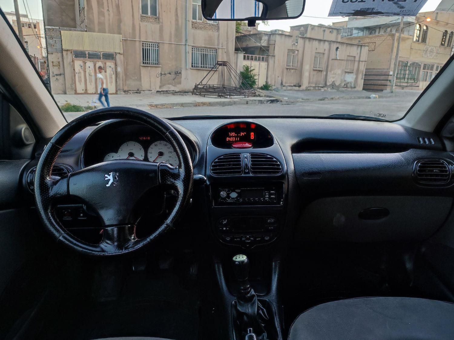 پژو ۲۰۶ صندوق دار v8 - 1392