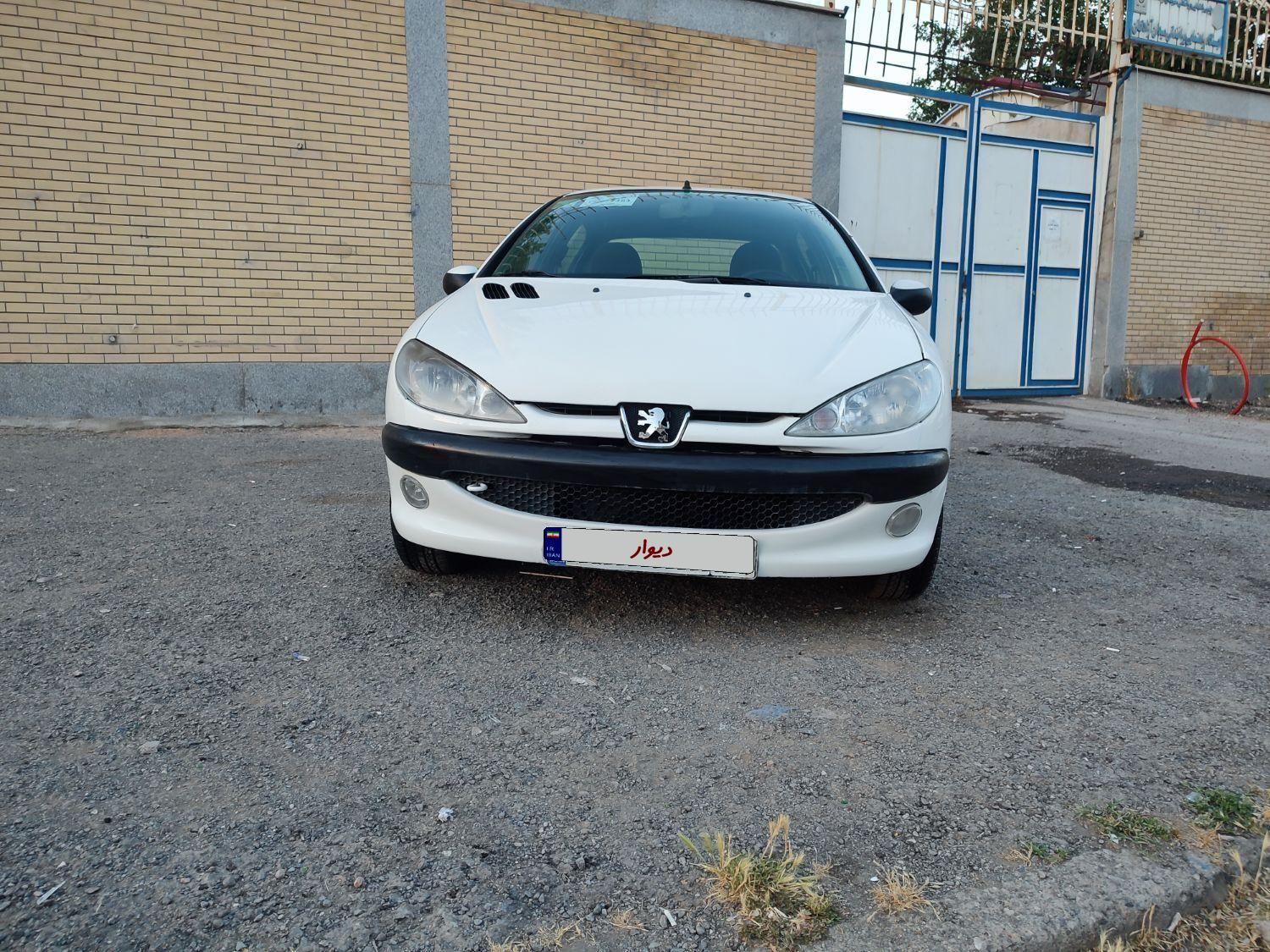 پژو ۲۰۶ صندوق دار v8 - 1392