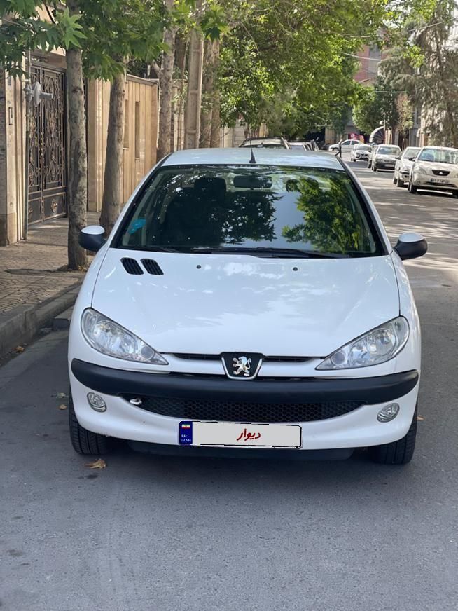 پژو ۲۰۶ صندوق دار v8 - 1390