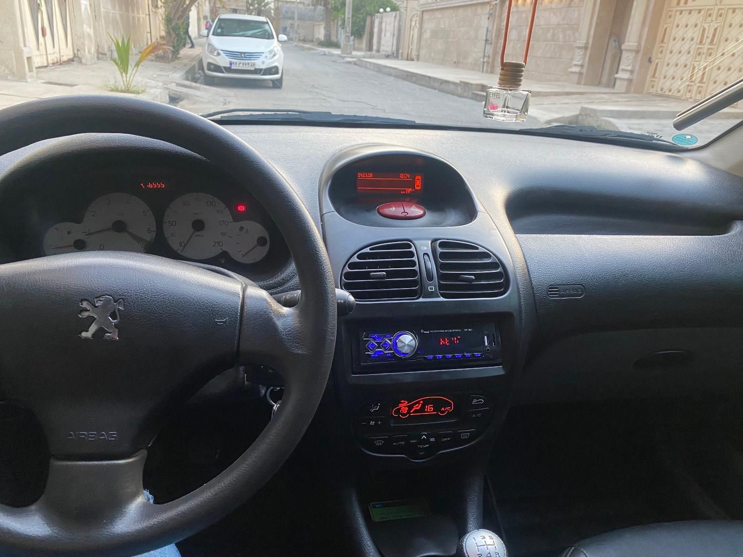پژو 206 تیپ 5 - 1396