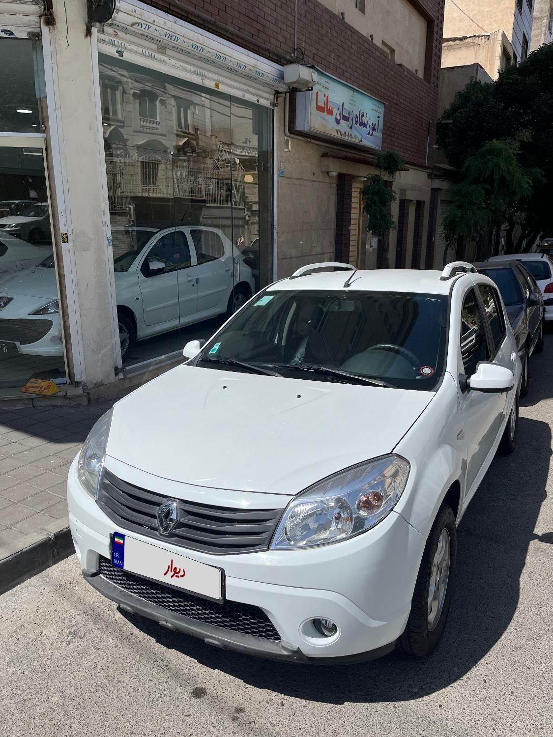 رنو ساندرو اتوماتیک - 1395