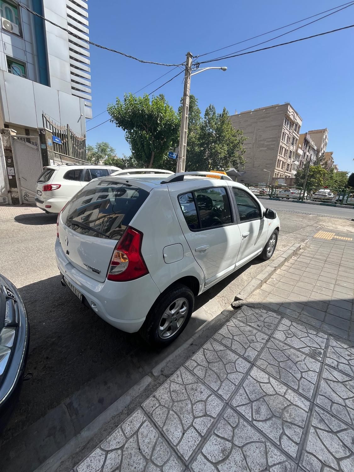 رنو ساندرو اتوماتیک - 1395