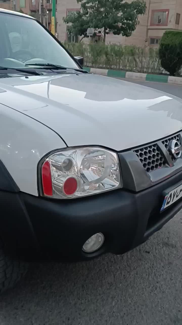 نیسان رونیز دنده‌ای - 2009