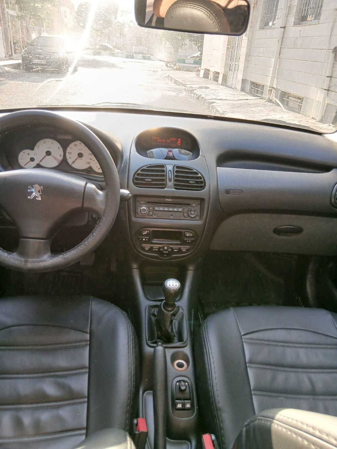 پژو ۲۰۶ صندوق دار v8 - 1398