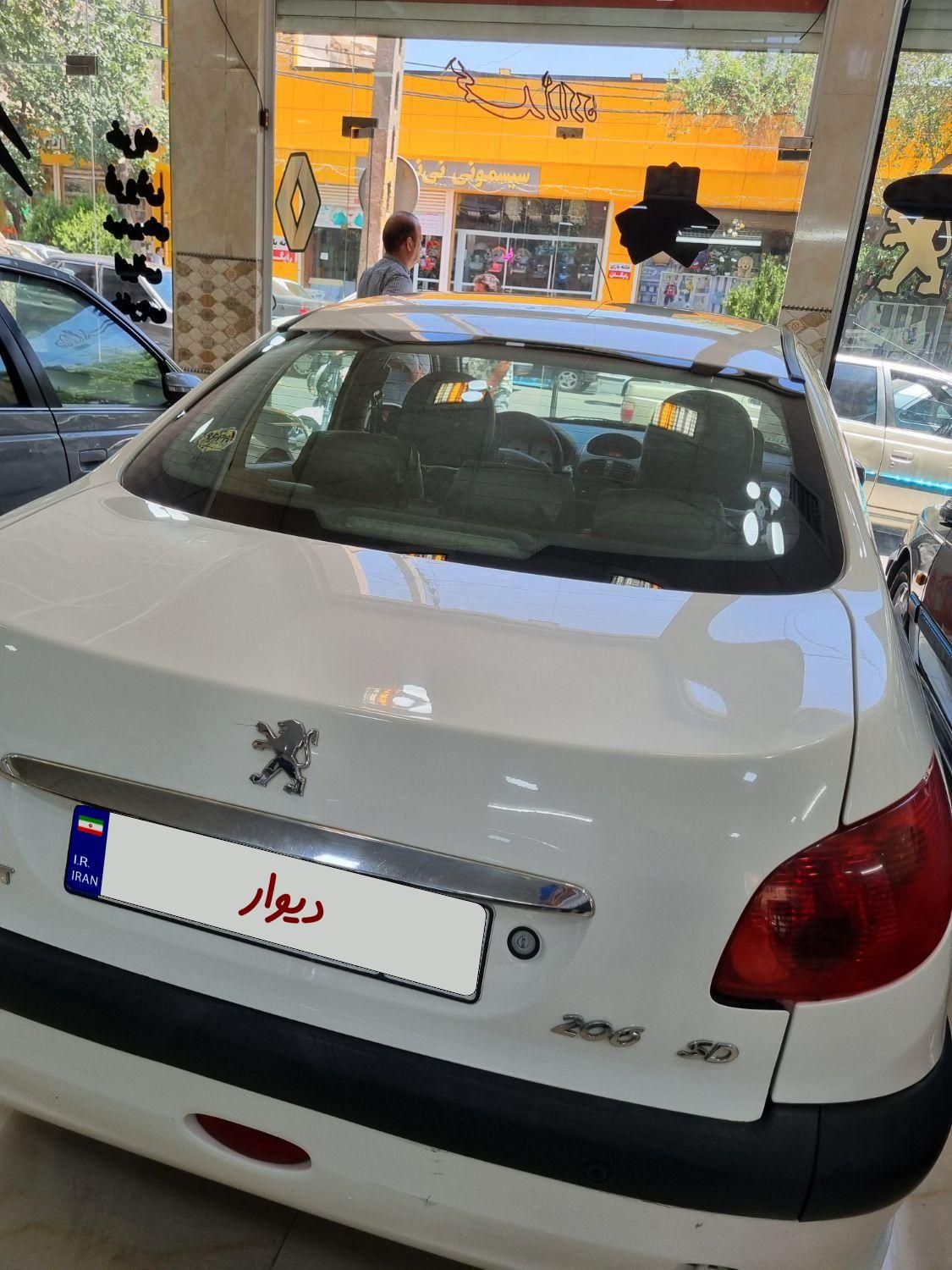 پژو ۲۰۶ صندوق دار v8 - 1397