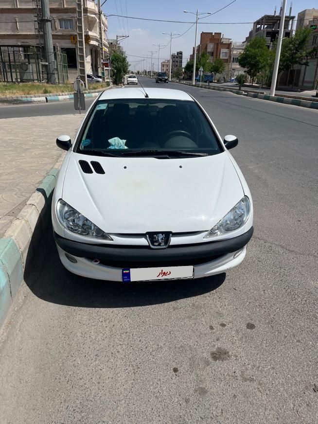 پژو ۲۰۶ صندوق دار v8 - 1393