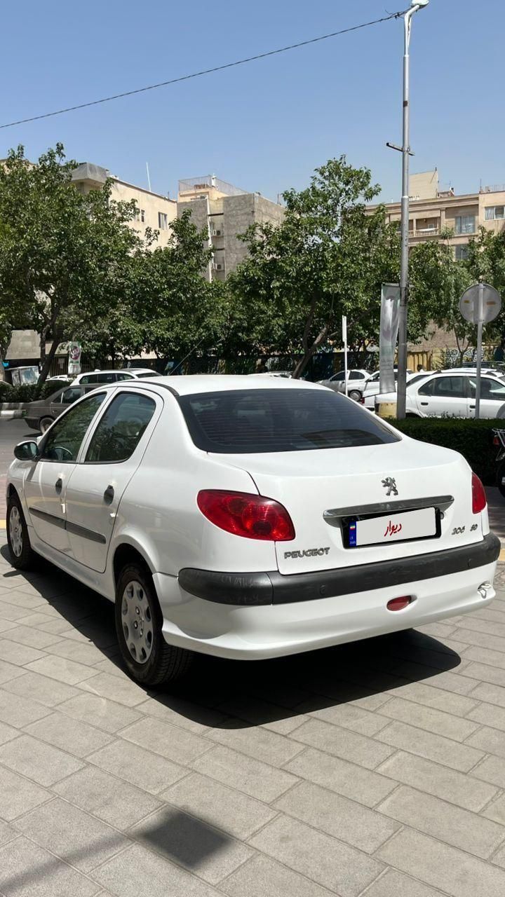پژو ۲۰۶ صندوق دار v8 - 1394