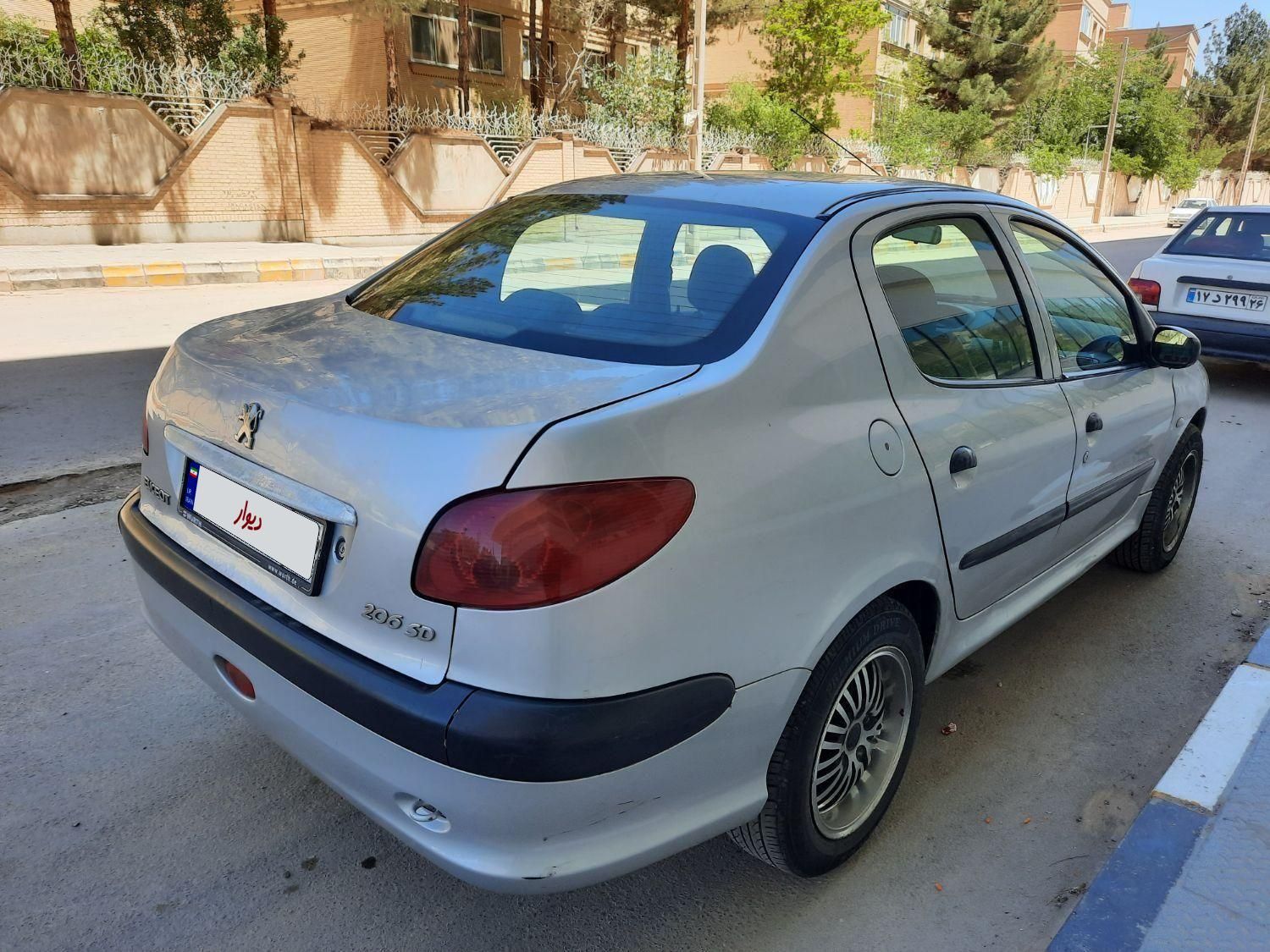 پژو ۲۰۶ صندوق دار v8 - 1386