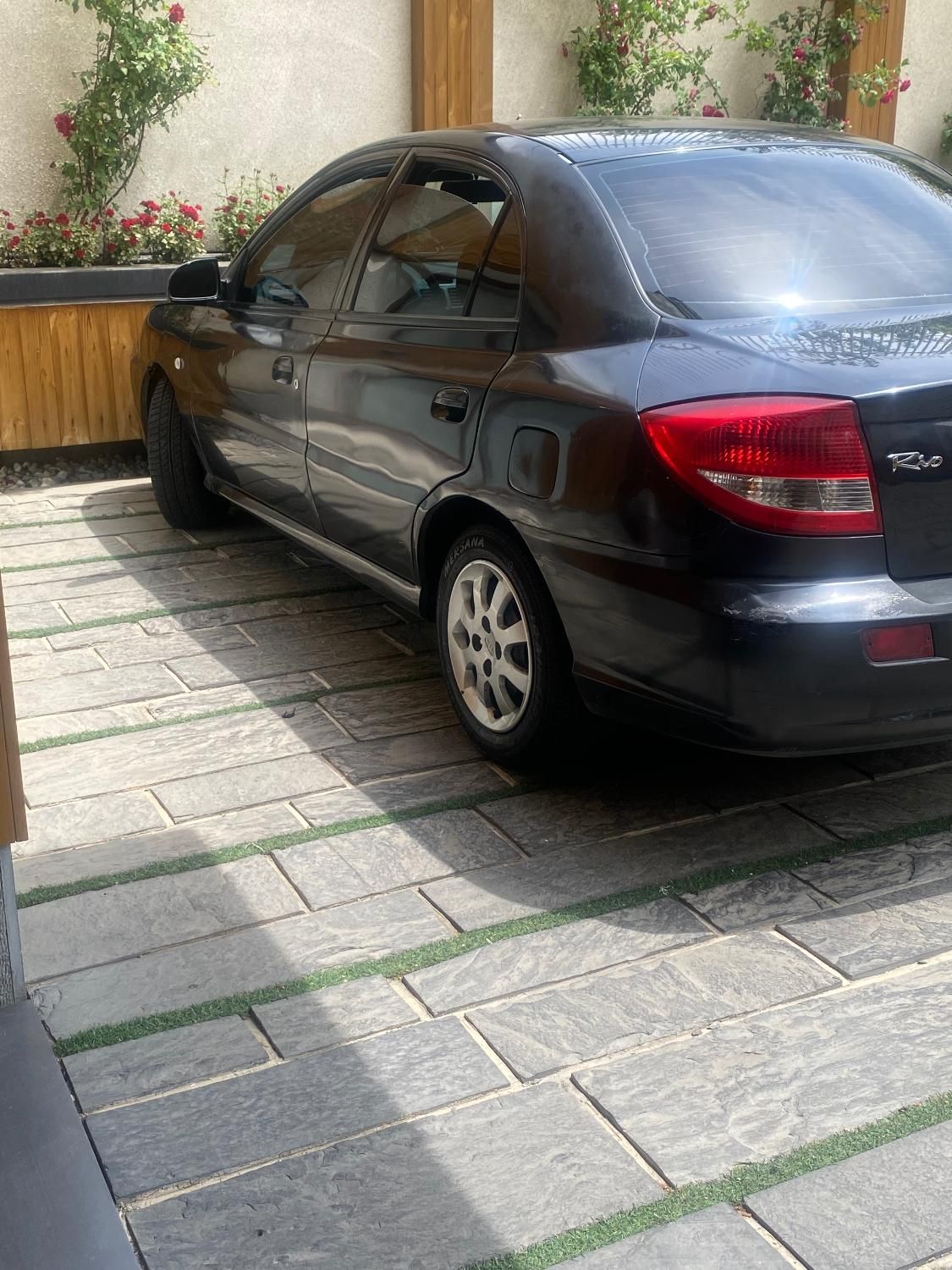 کیا ریو صندوقدار نیمه فول UB - 2009