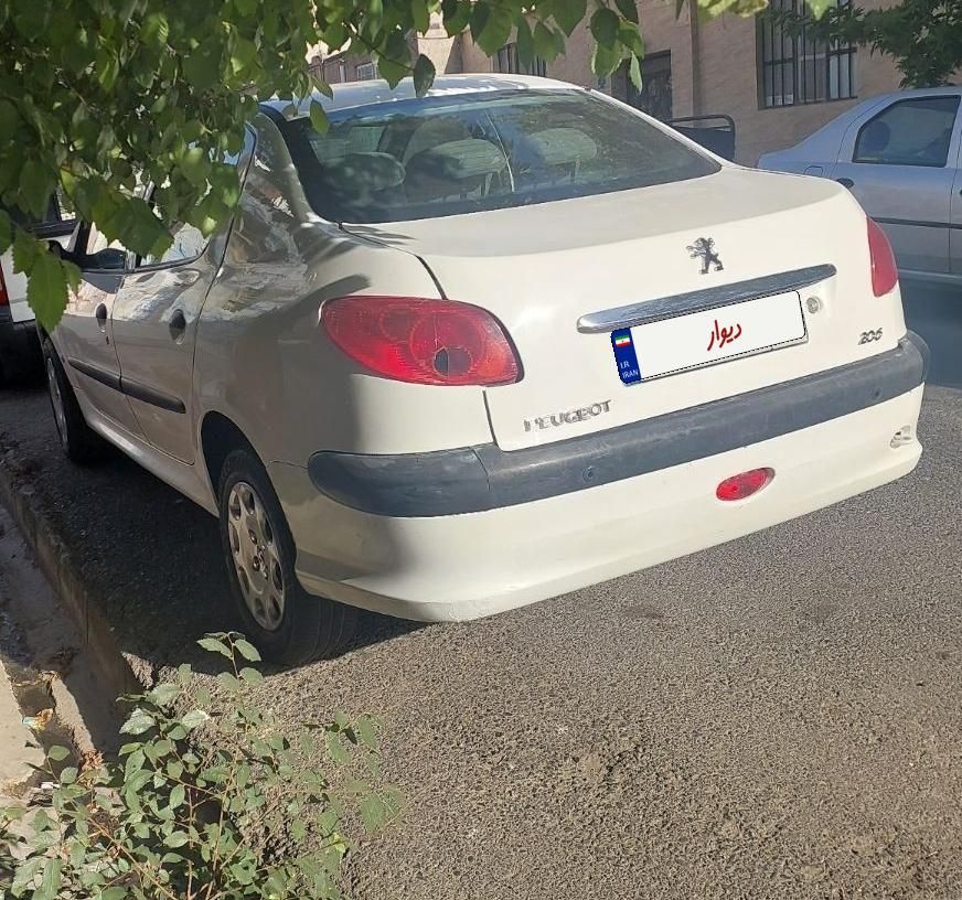 پژو ۲۰۶ صندوق دار v8 - 1392