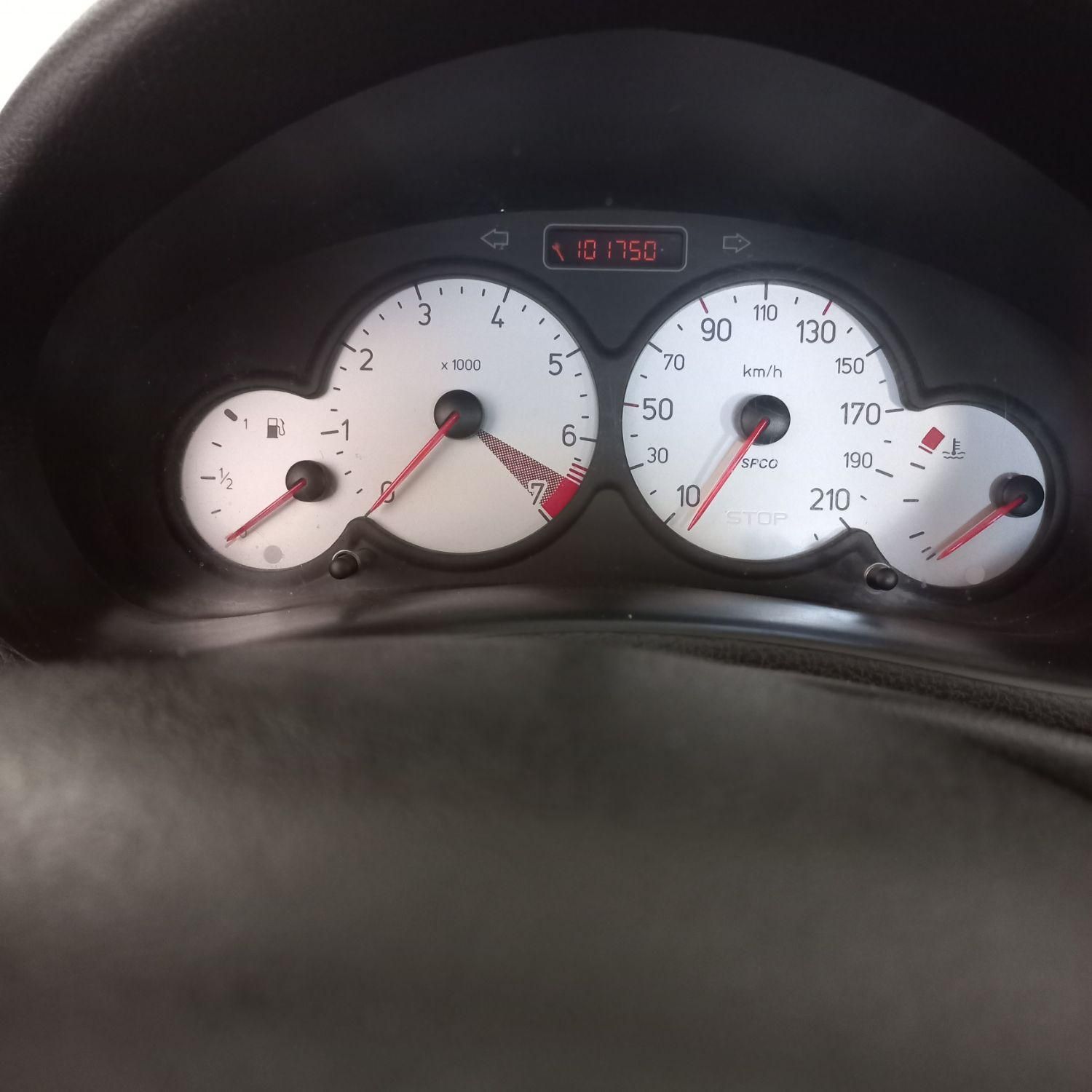 پژو ۲۰۶ صندوق دار v8 - 1396