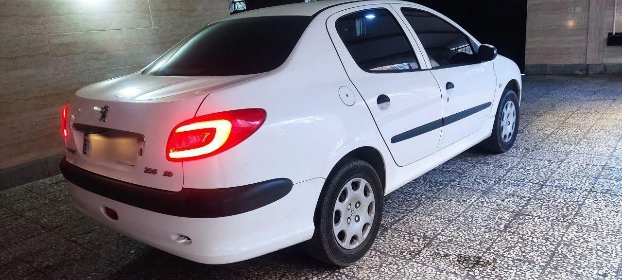 پژو ۲۰۶ صندوق دار v8 - 1399