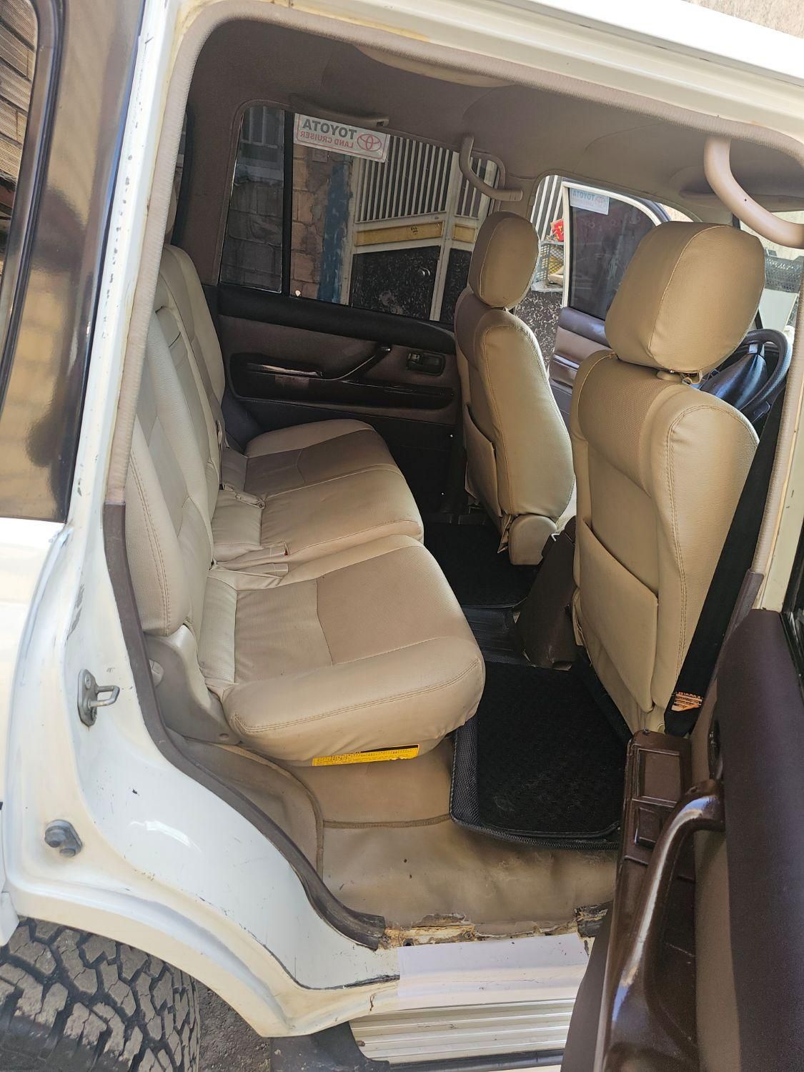 تویوتا کمری XLE - 1402