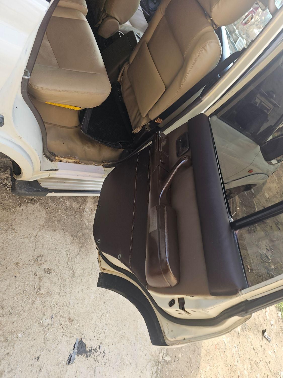 تویوتا کمری XLE - 1402