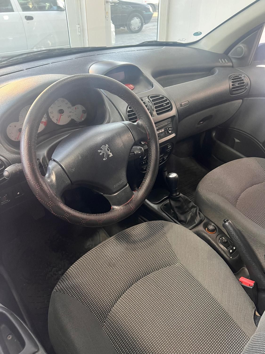 پژو ۲۰۶ صندوق دار v8 - 1399