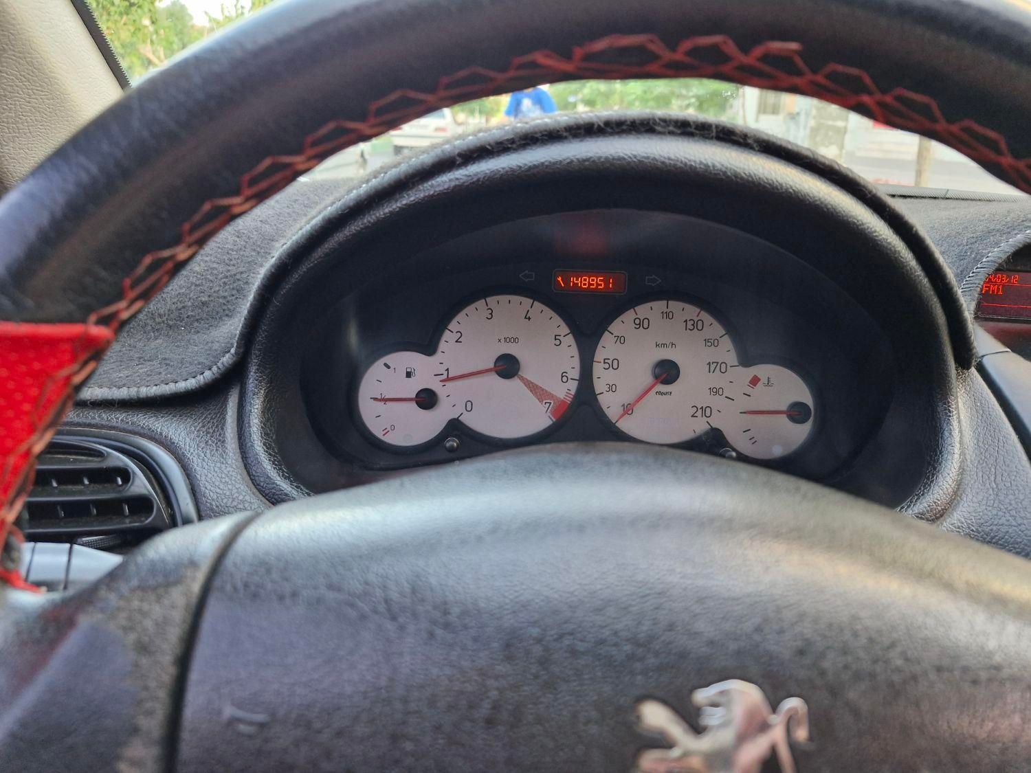 پژو ۲۰۶ صندوق دار v8 - 1394
