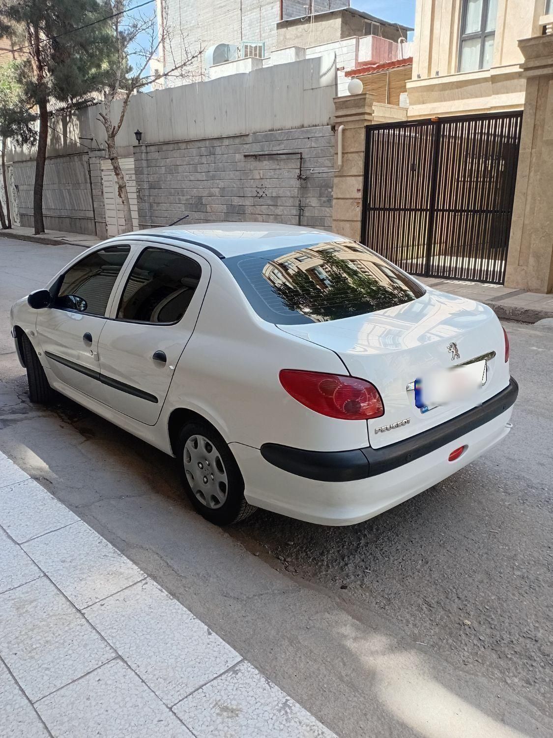 پژو ۲۰۶ صندوق دار v8 - 1395