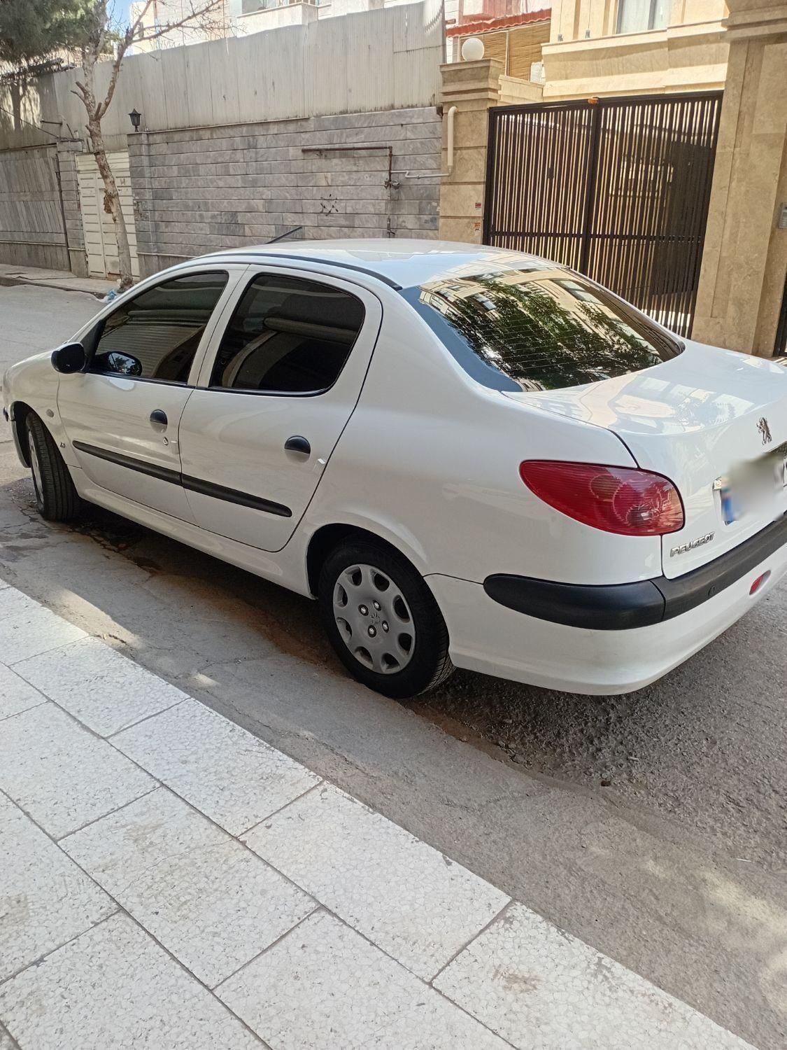 پژو ۲۰۶ صندوق دار v8 - 1395